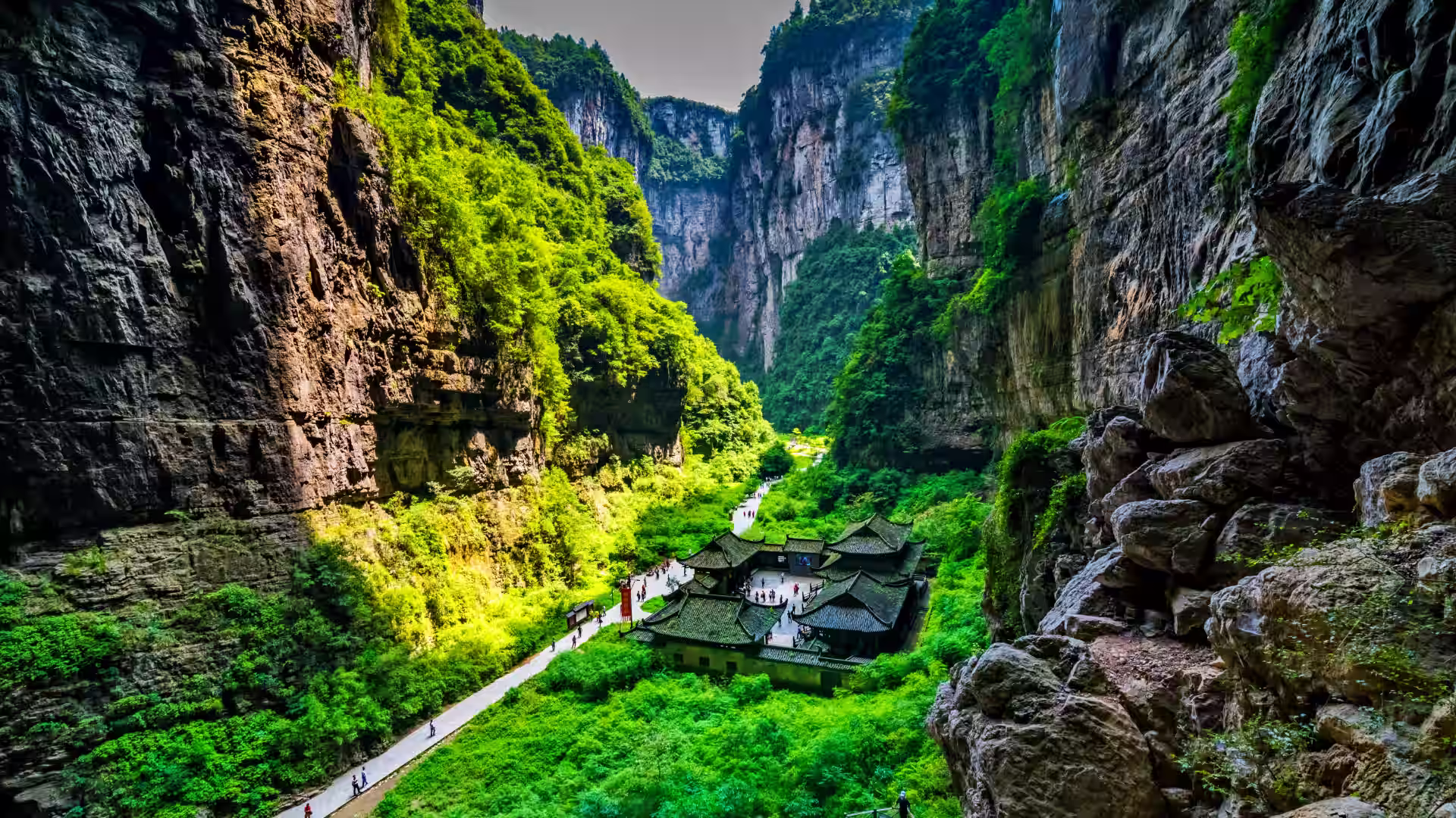 Wulong UNESCO Karst private day tour featuring the Three Natural Bridges and Fairy Mountain